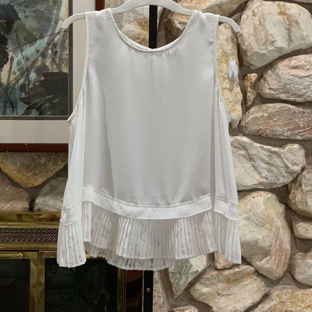 Merona women’s sleeveless top with pleating detail